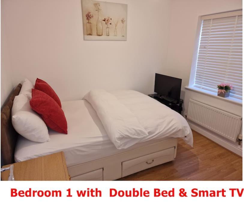 Nightrest Homes 6 Bedroom House- Smart Tv In Each Room - Parking - Wifi Milton Keynes Exteriör bild